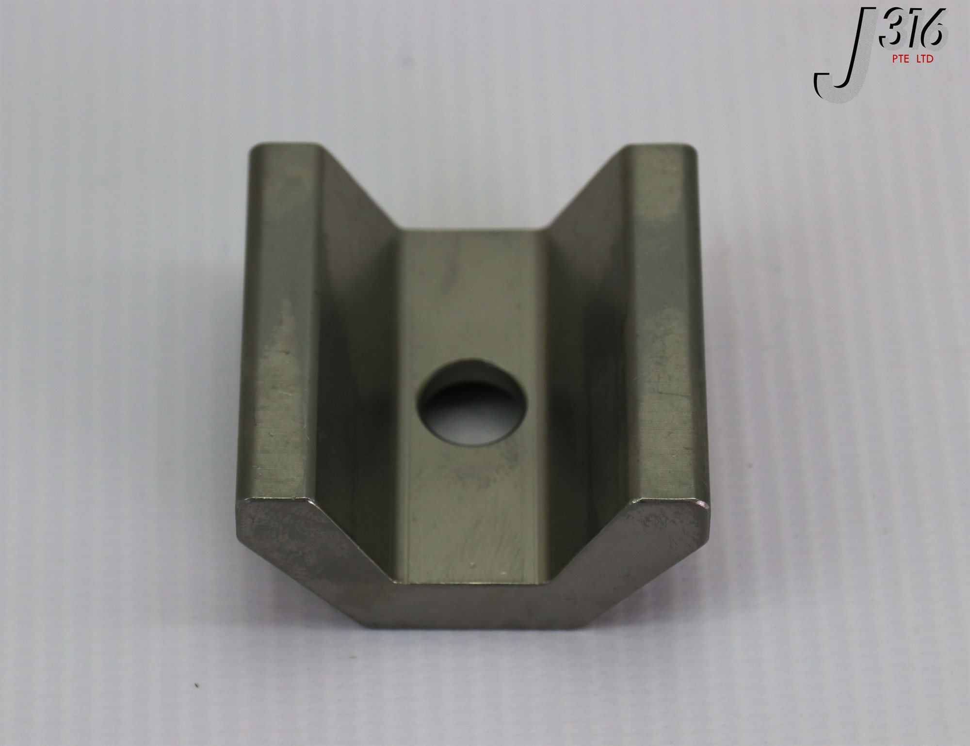16945 APPLIED MATERIALS 300MM SPD SLIT VALVE DOOR CLAMP 0021-25800